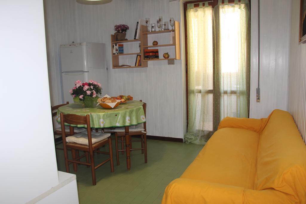 Gottardo Bed and Breakfast Monserrato Exteriör bild