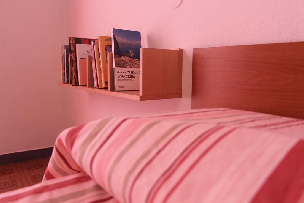 Gottardo Bed and Breakfast Monserrato Exteriör bild