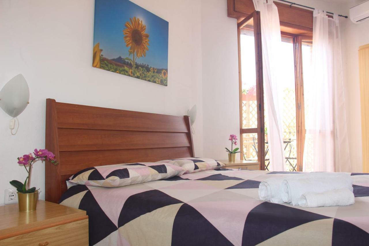 Gottardo Bed and Breakfast Monserrato Exteriör bild